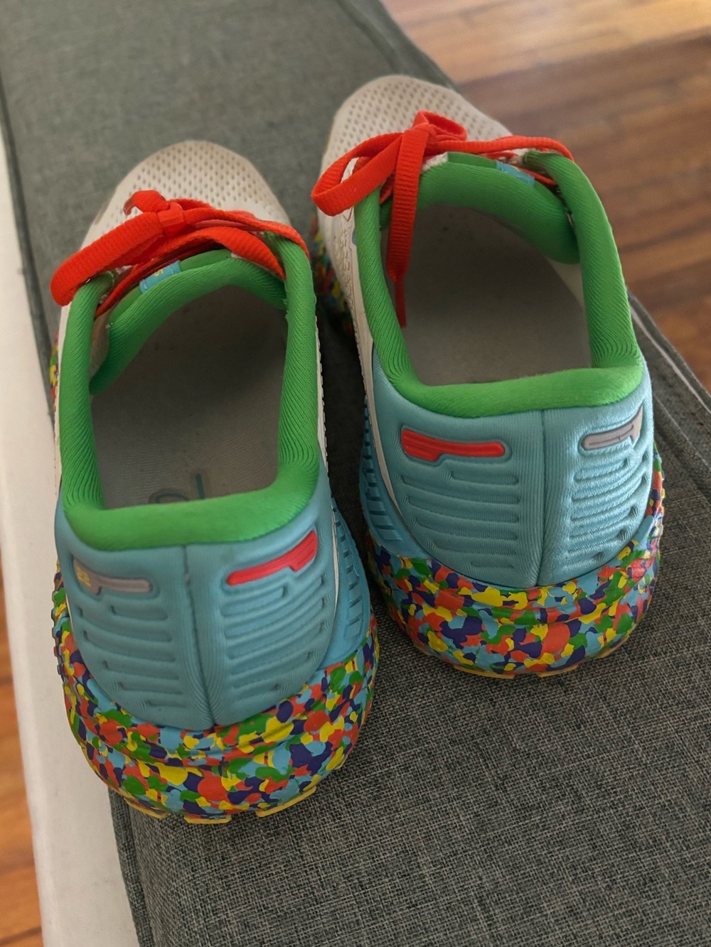 Brooks Women’s Tennis shoes with Bright Orange Laces - Picture 3 of 4